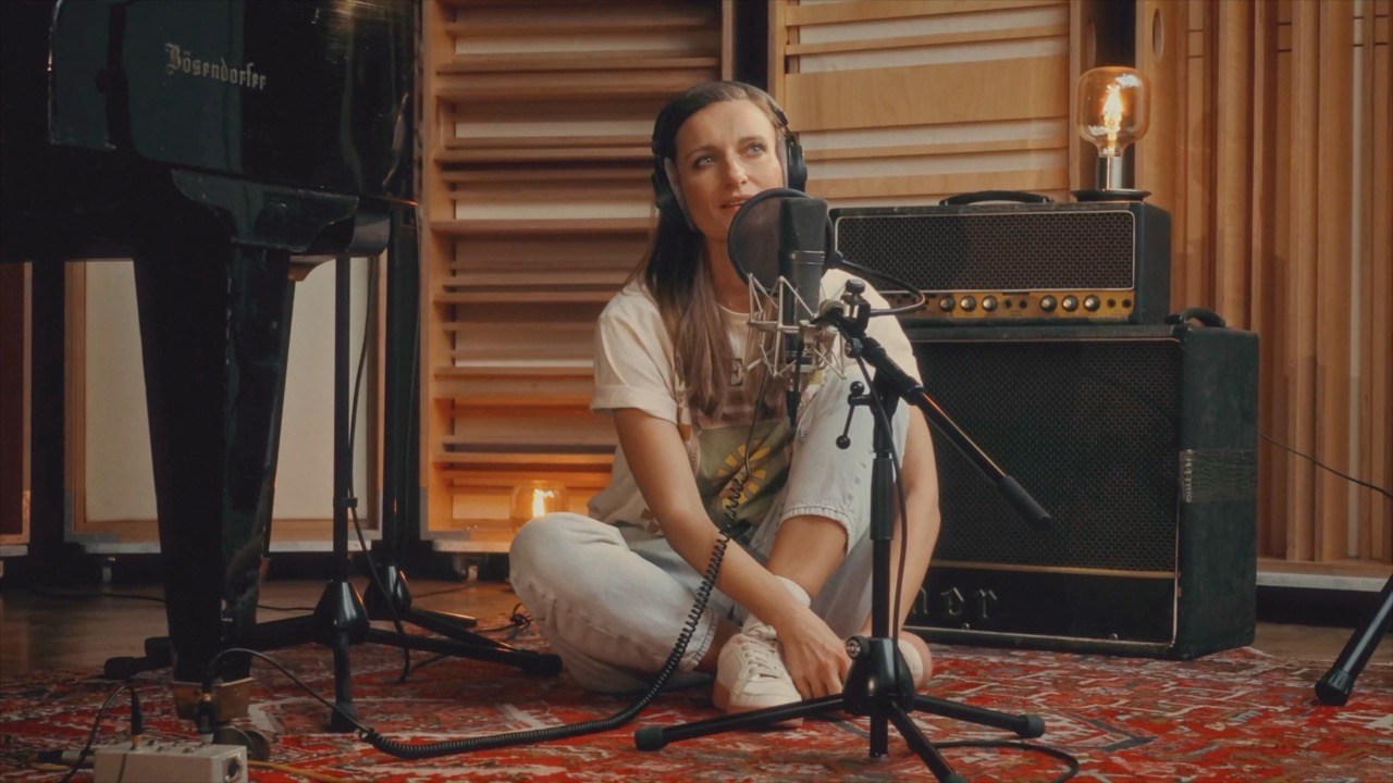Thumbnail von Weus'd a Herz hast wia a Bergwerk Musikvideo - die Mayerin
