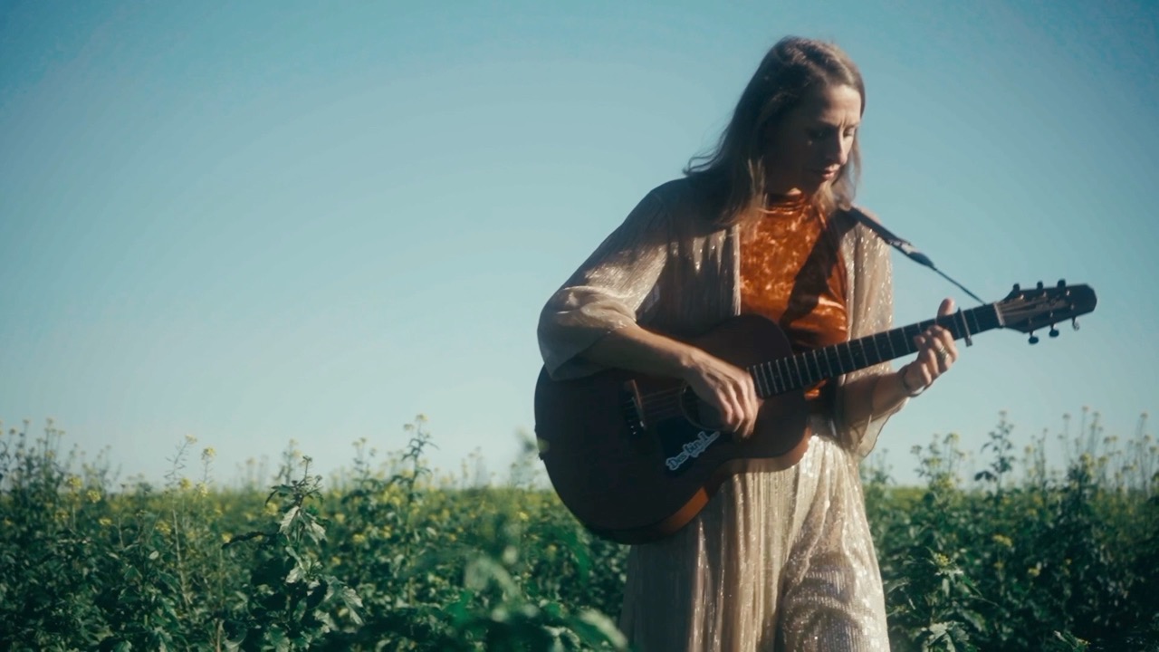 Thumbnail von Glaub an di Musikvideo - Des bin i by Margot Selina